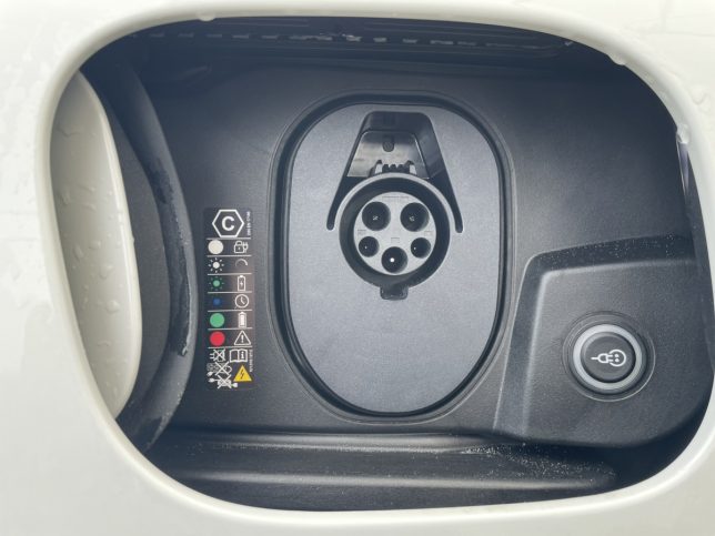ポルシェ Macan Electric