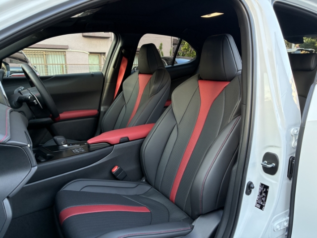 UX300hF SPORT Emotional Explorer